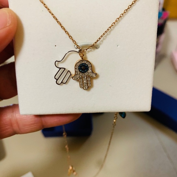 ❌SOLD❌Swarovski Hamsa Rose Gold Necklace - Picture 3 of 5